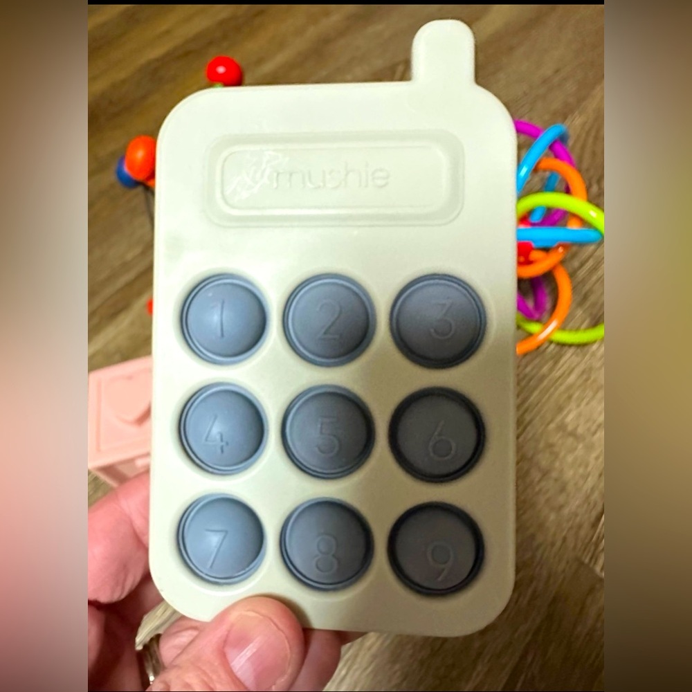 Mushie Phone Press Toy Pop-it